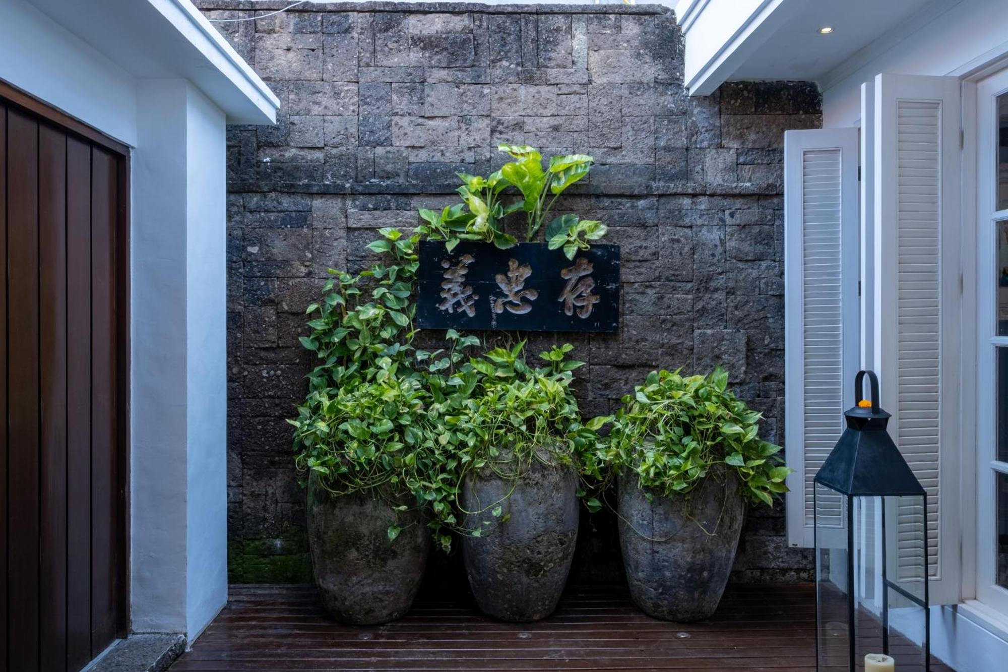 Mosan House - Unique Art-Filled Gem In Perfect Location A Short Walk From The Beach Or Seminyak Square Including Ac Office For Remote Working Екстериор снимка